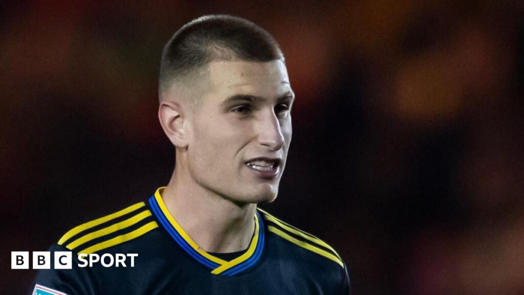 Home 'Just reach out' - Man Utd's Bennett on his father's suicide